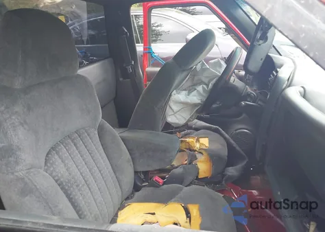 2000 Chevrolet S-10 Ls z USA, uszkodzony, nr VIN 1GCCS14W2YK227573